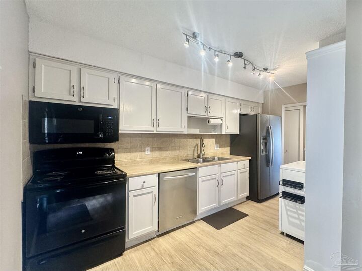Property Photo:  4808 Huron Dr  FL 32507 