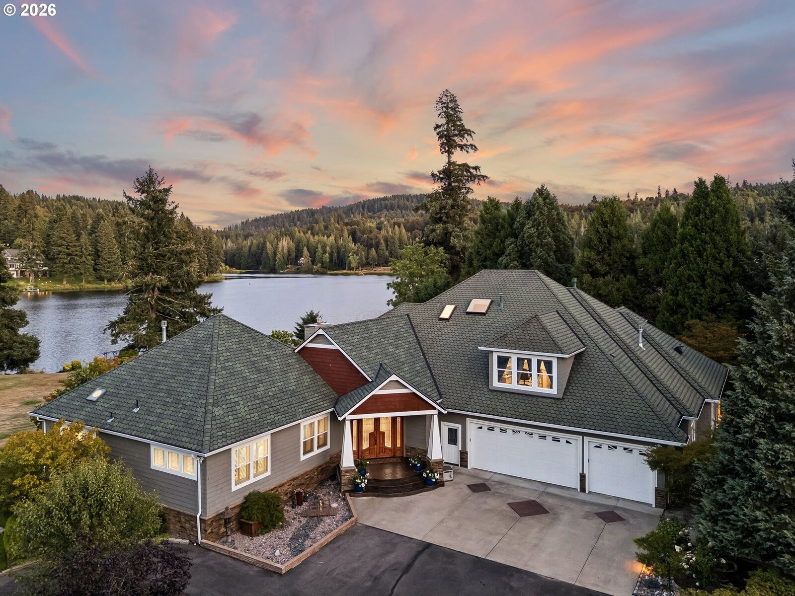 Property Photo: 20108 S Driftwood Dr OR 97045