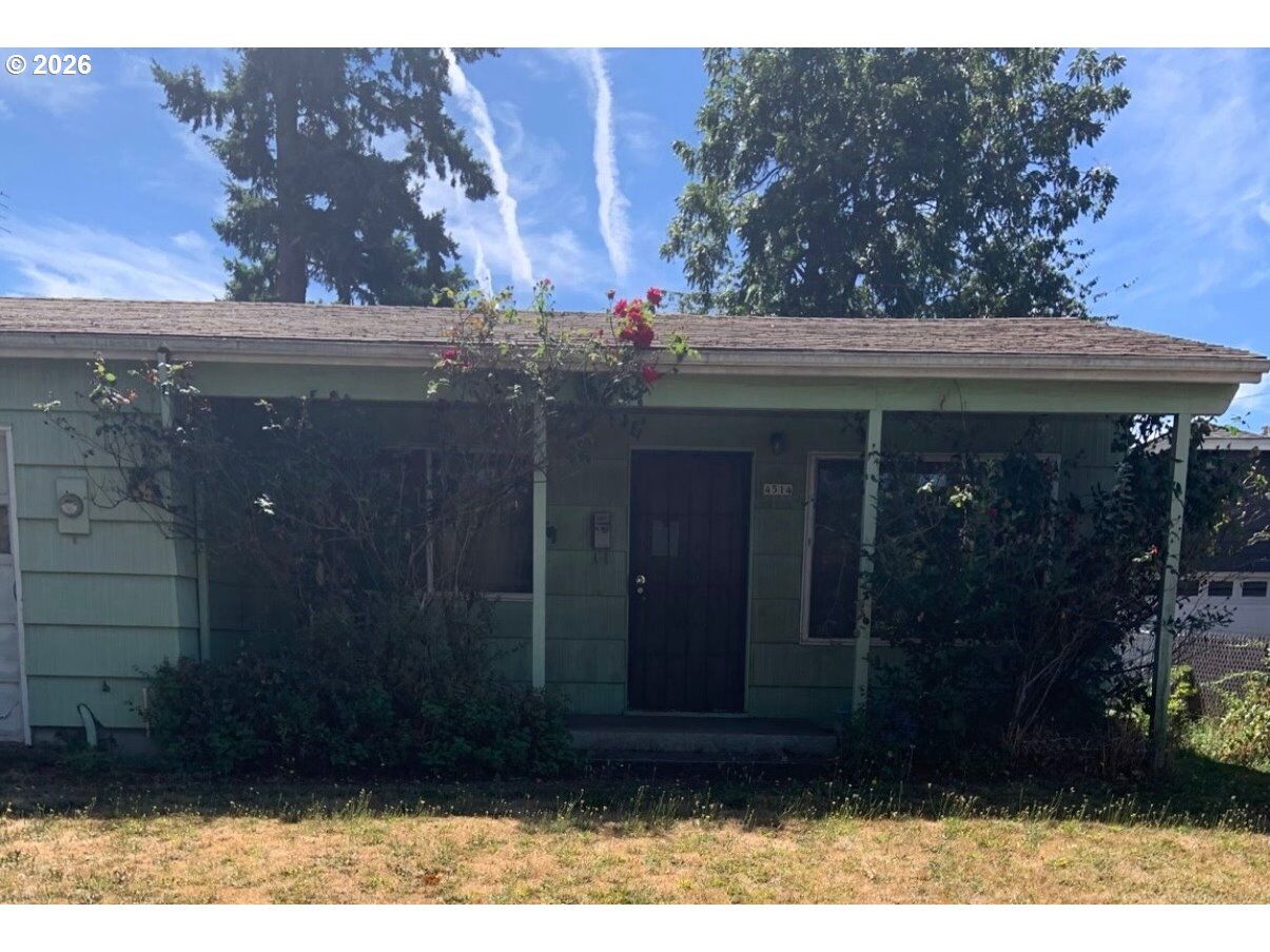 Property Photo:  4514 SE Gladstone St  OR 97206 
