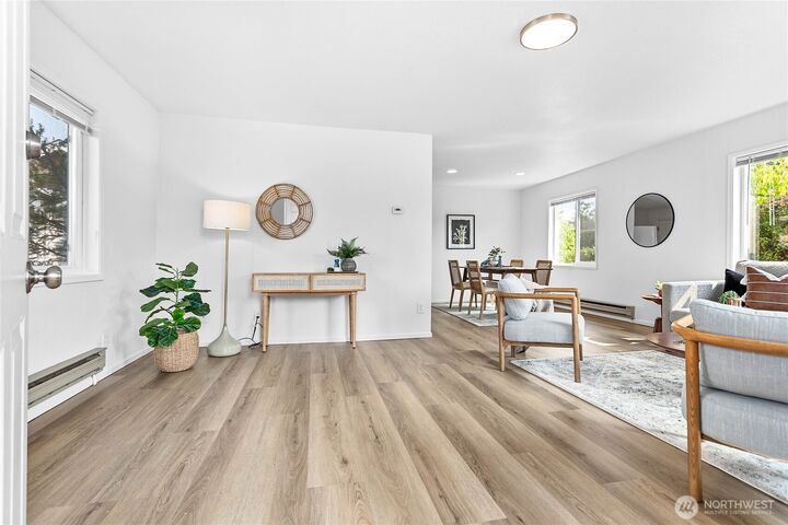 Property Photo:  1227 E Indiana Street  WA 98226 