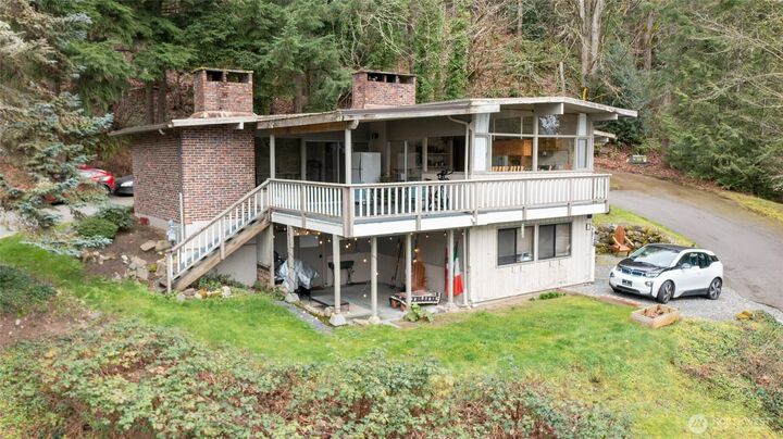Property Photo:  2232 E Lake Sammamish Parkway NE  WA 98074 