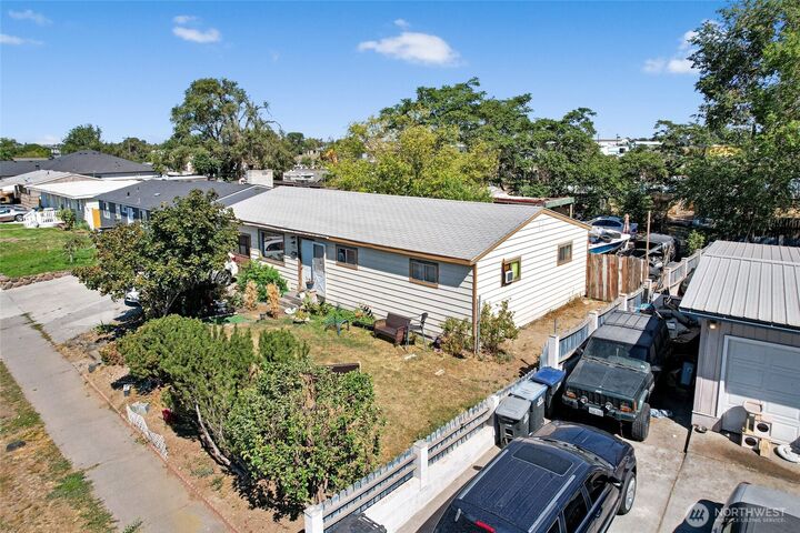 Property Photo:  1435 W Sunset Drive  WA 98837 