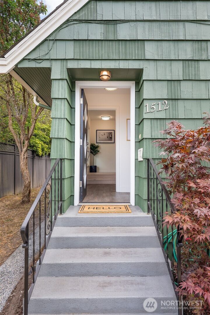 Property Photo: 1512 6th Avenue W WA 98119