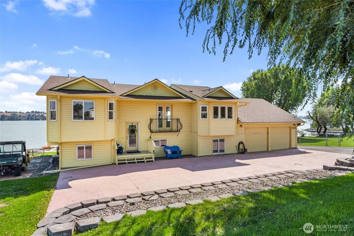 Property Photo: 5170 Kopp Lane NE WA 98837