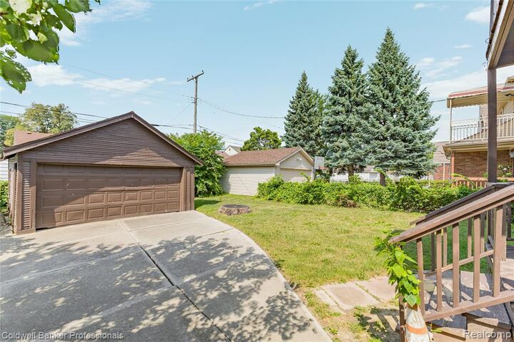 Property Photo:  7523 Freda Street  MI 48126 