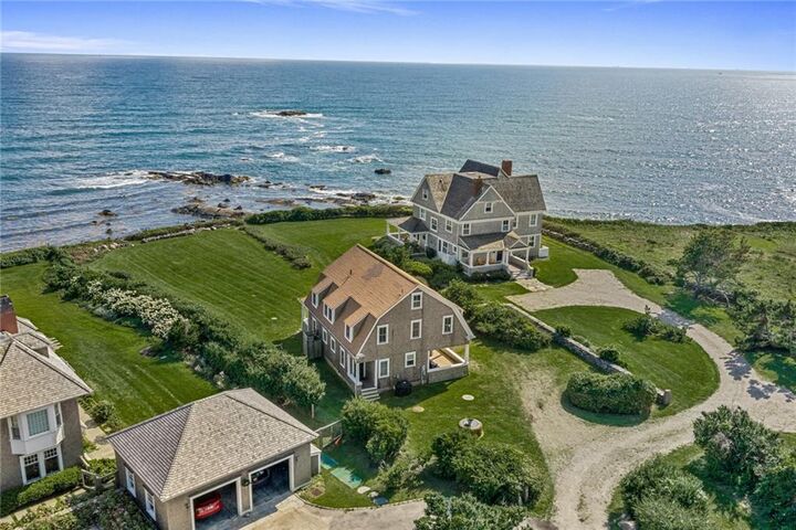 Property Photo: 5 Kempton Place RI 02837
