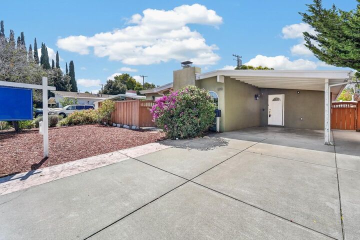 Property Photo: 688 Woodhams Road CA 95051