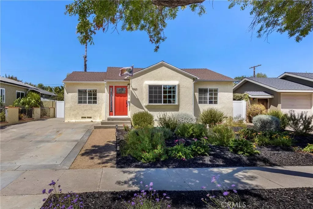 Property Photo: 17621 Collins Street CA 91316