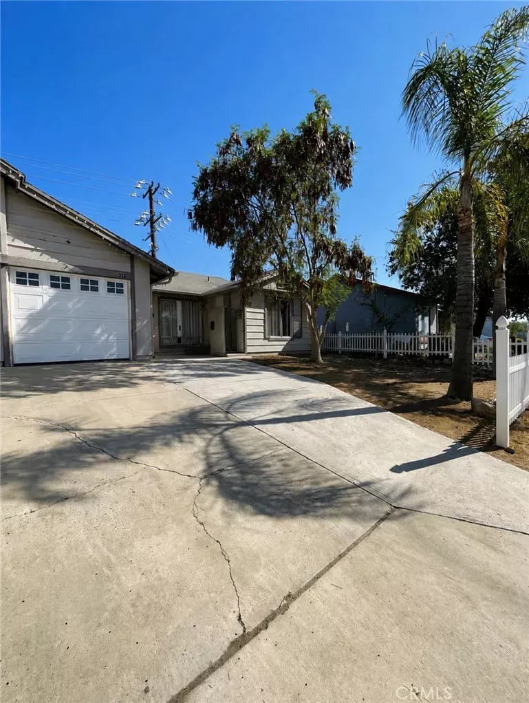 Property Photo:  312 Redbud Place  CA 92570 