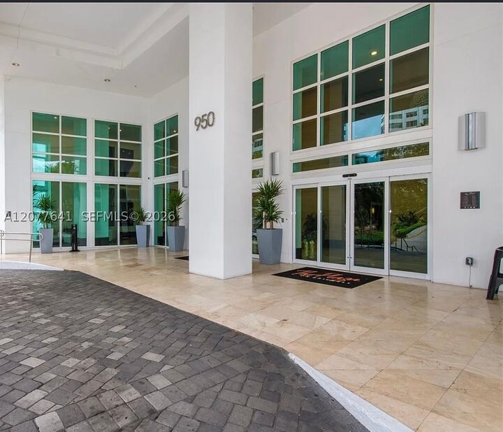 Property Photo: 950 Brickell Bay Dr 902 FL 33131