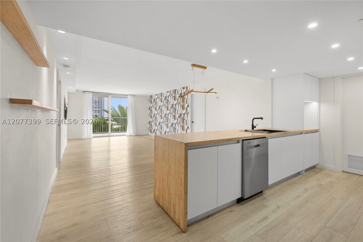 Property Photo:  210 Sea View Dr 608  FL 33149 
