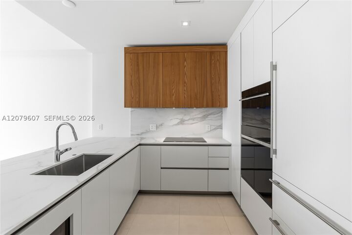 Property Photo: 1400 Biscayne Blvd 804 FL 33132