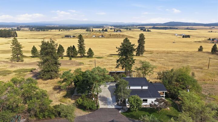 Property Photo: 5399 S Wallbridge Rd WA 99006