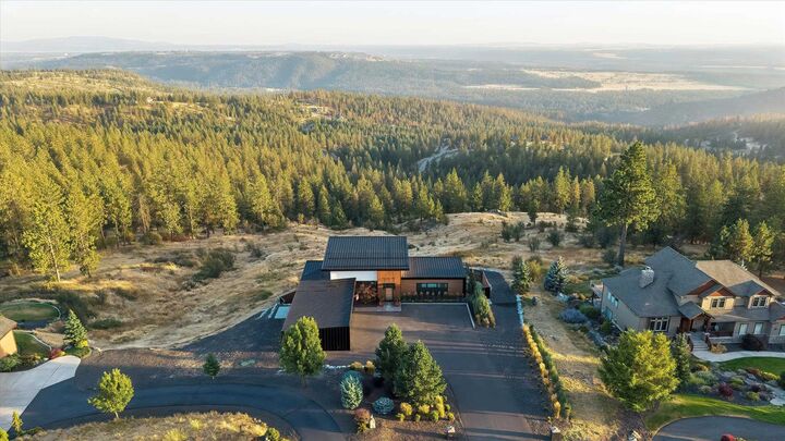 Property Photo: 4813 W Hayden Ln WA 99208
