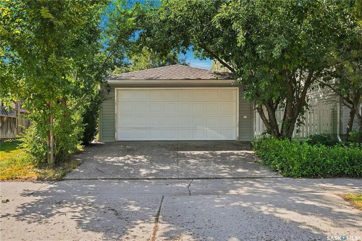 Property Photo: 4200 Hillsdale Street SK S4S 3Z2