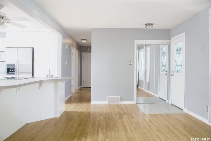 Property Photo:  445 Winnipeg Avenue S  SK S7M 3M6 