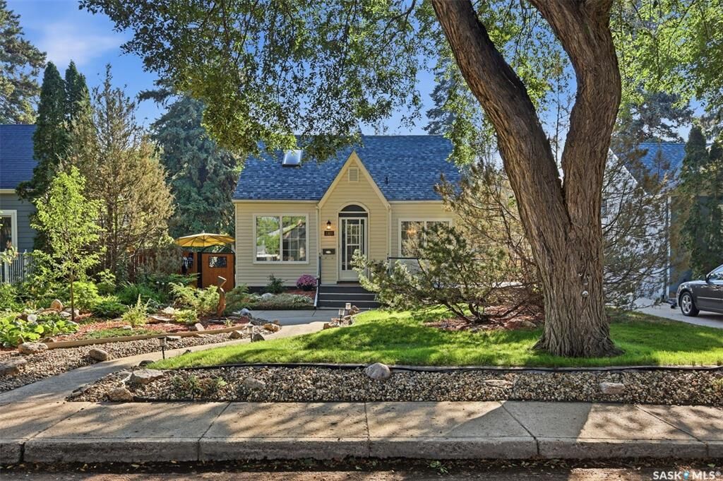 Property Photo: 1305 Cairns Avenue SK S7H 2H3