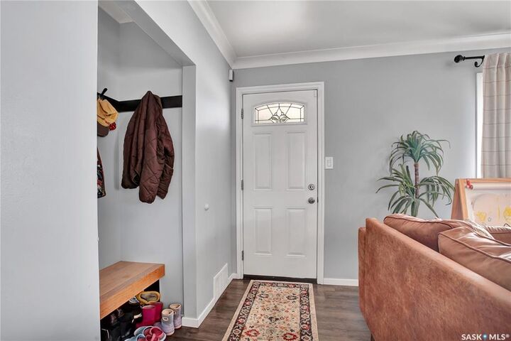 Property Photo:  401 R Avenue N  SK S7L 2Y8 