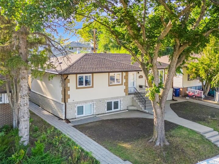 Property Photo:  517 O Avenue N  SK S7L 2V4 