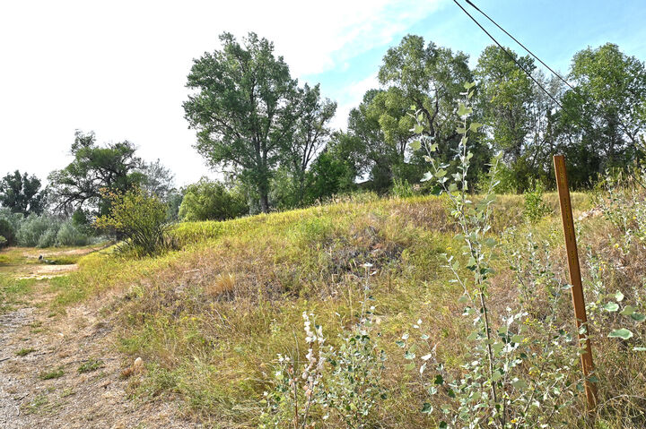 Property Photo:  
