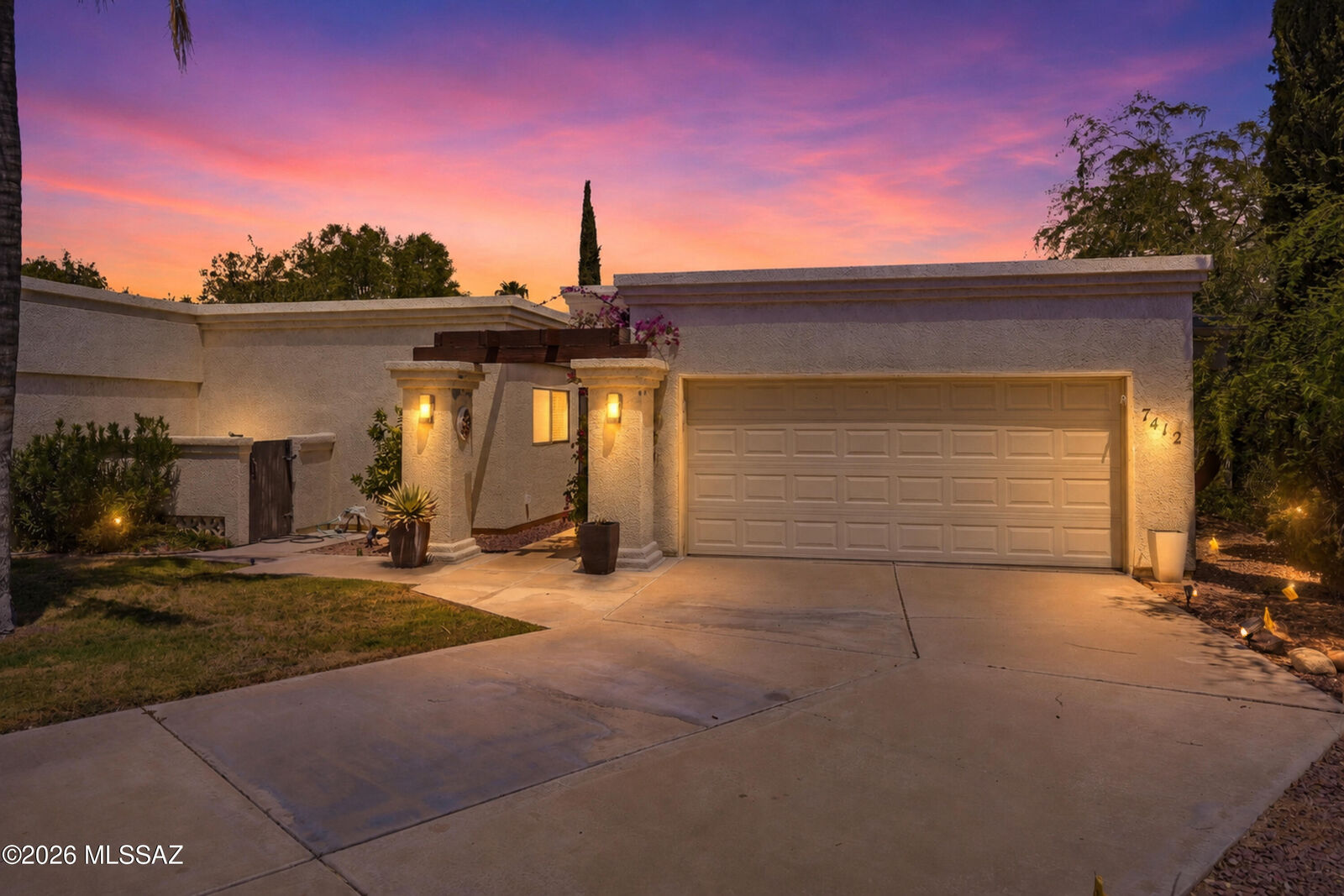 Property Photo:  7412 N Mowry Place  AZ 85741 