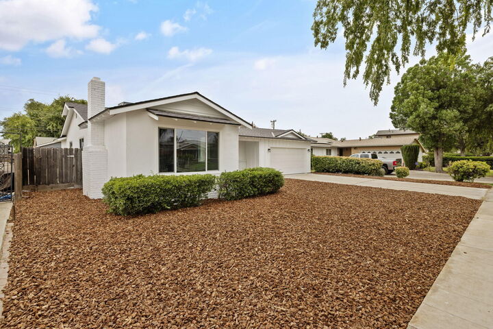 Property Photo:  1625 S Sierra Vista Avenue  CA 93702 