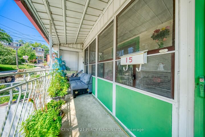 Photo de la propriété:  15 Haverson Boulevard  ON M6M 3J5 