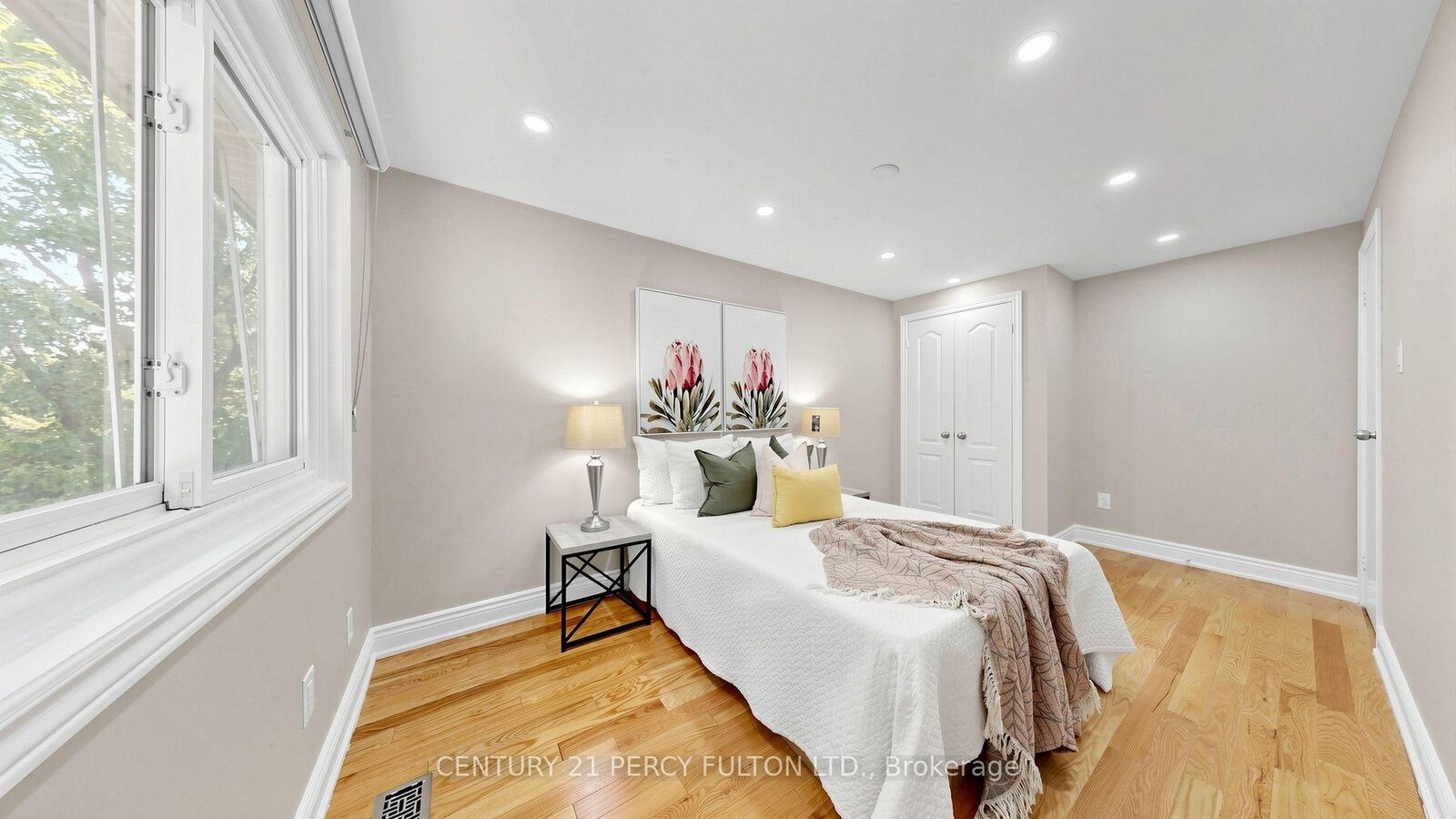 Photo de la propriété:  70 Knightsbridge Way  ON L3P 3W5 