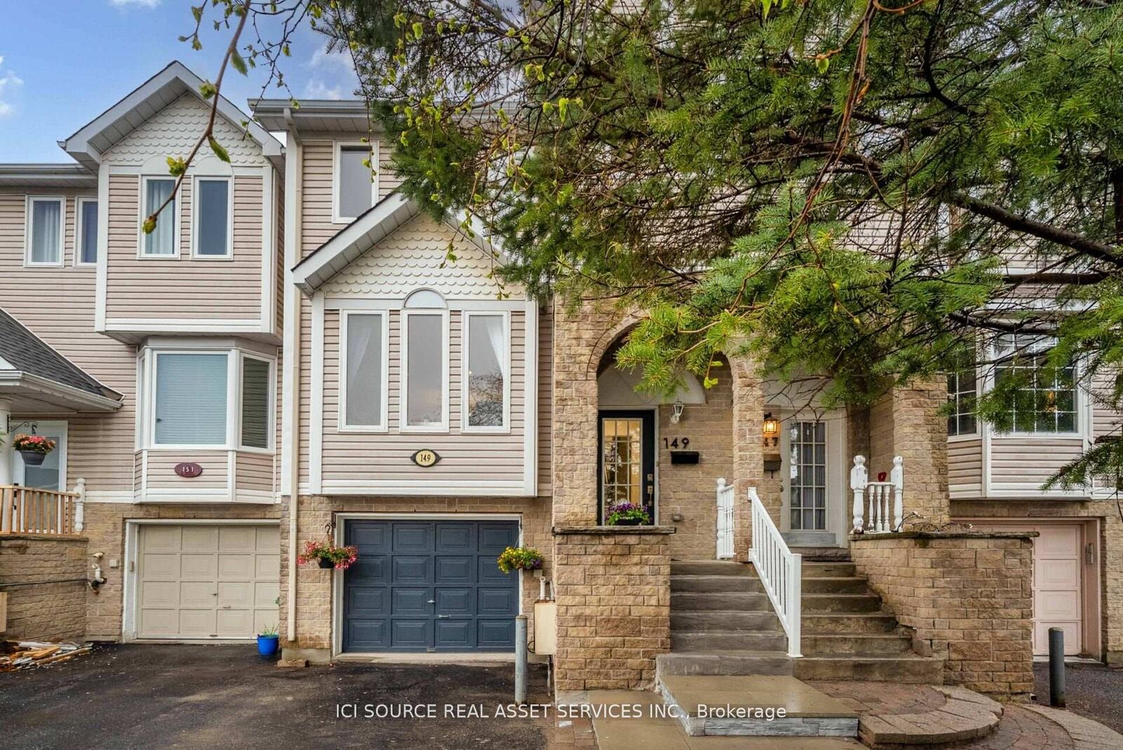Property Photo: 149 Woodgate Way ON K2J 4E5