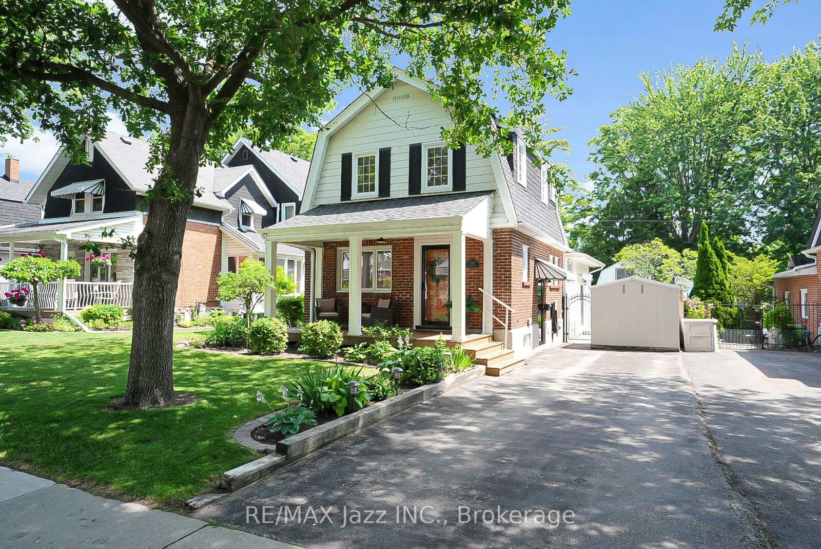 Property Photo: 559 Masson Street ON L1G 5A2