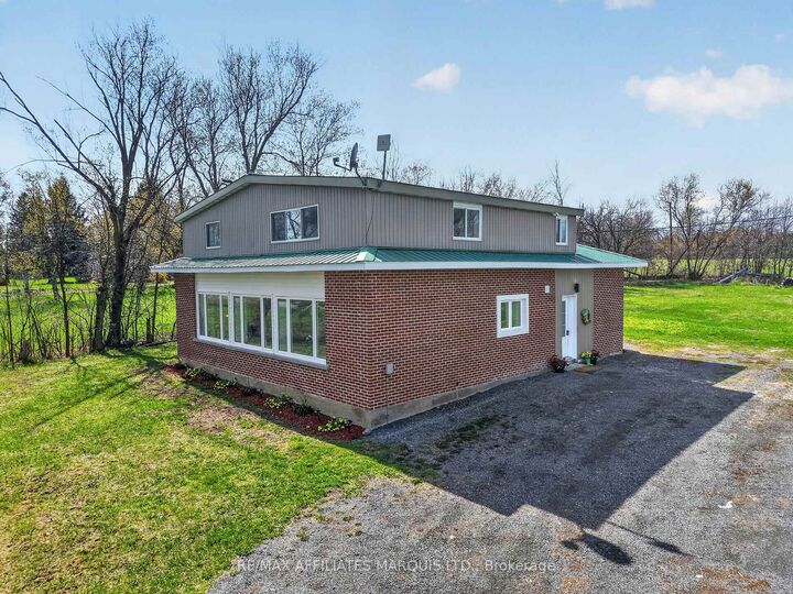 Property Photo:  20033 Kenyon Conc Rd 4 Road  ON K0C 1A0 