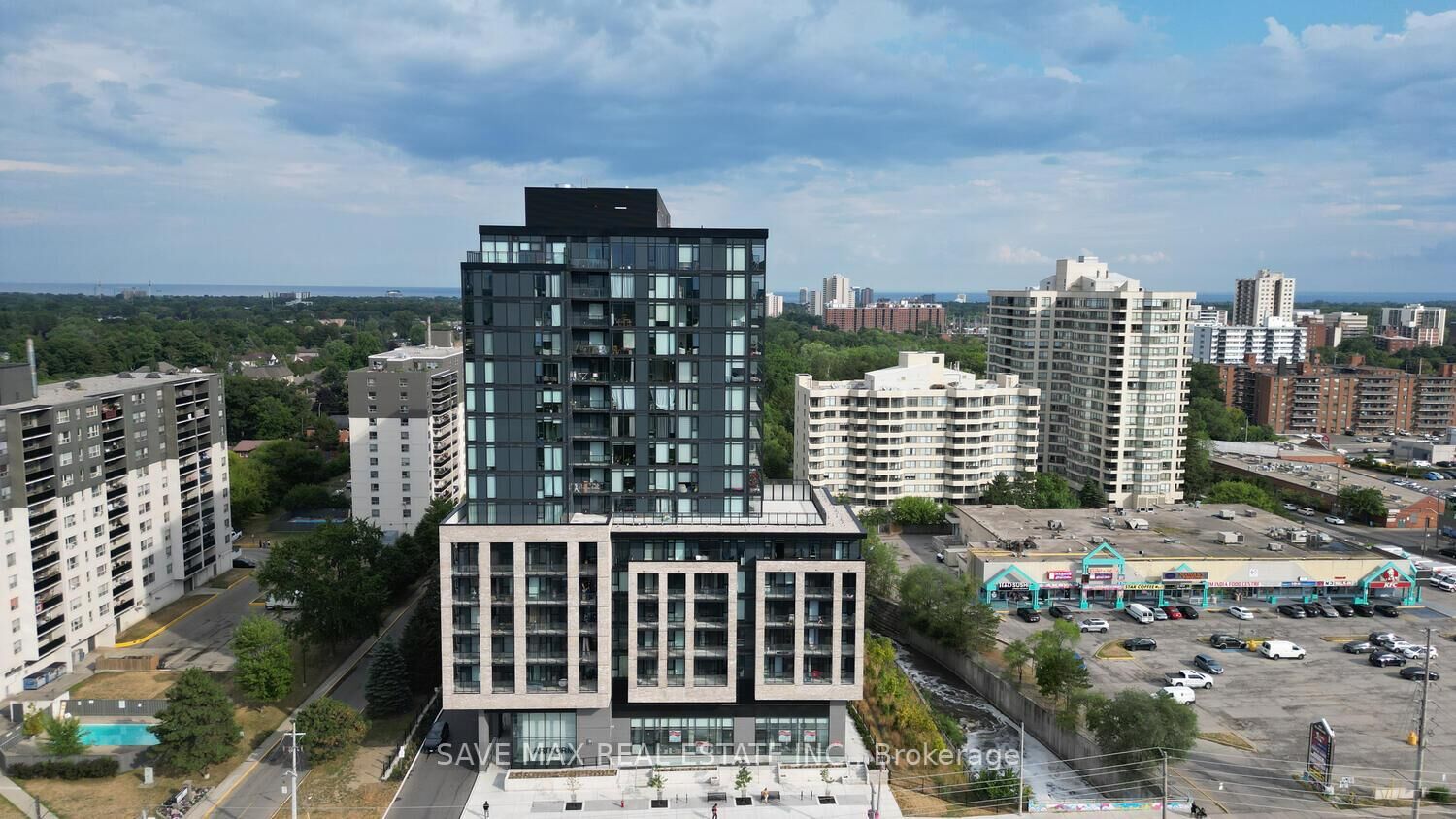Property Photo: 86 Dundas Street E 916 ON L5A 1W4