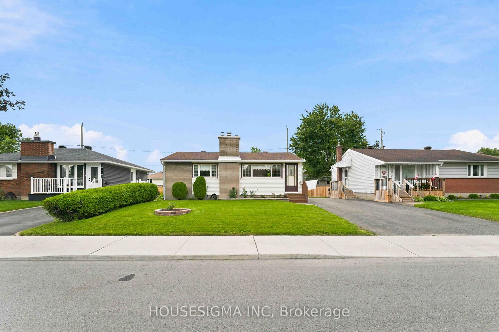 Property Photo:  1347 Avenue R Avenue  ON K1G 0C1 