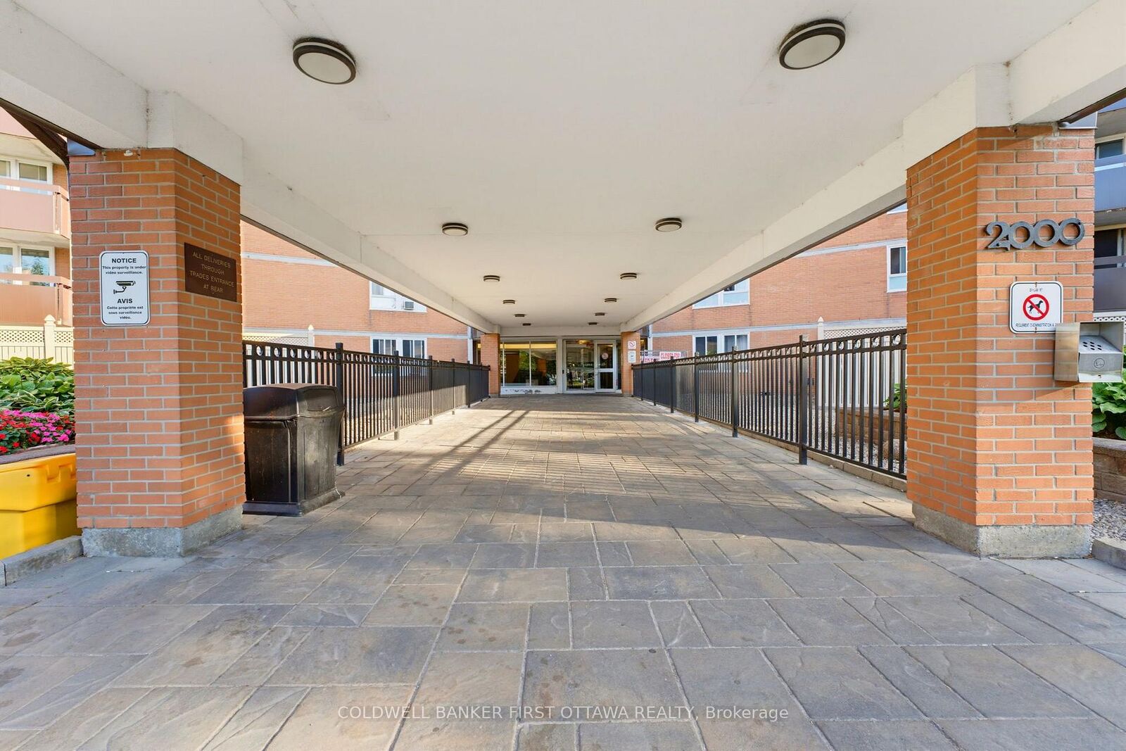 Property Photo: 2000 Jasmine Crescent 803 ON K1J 8K4