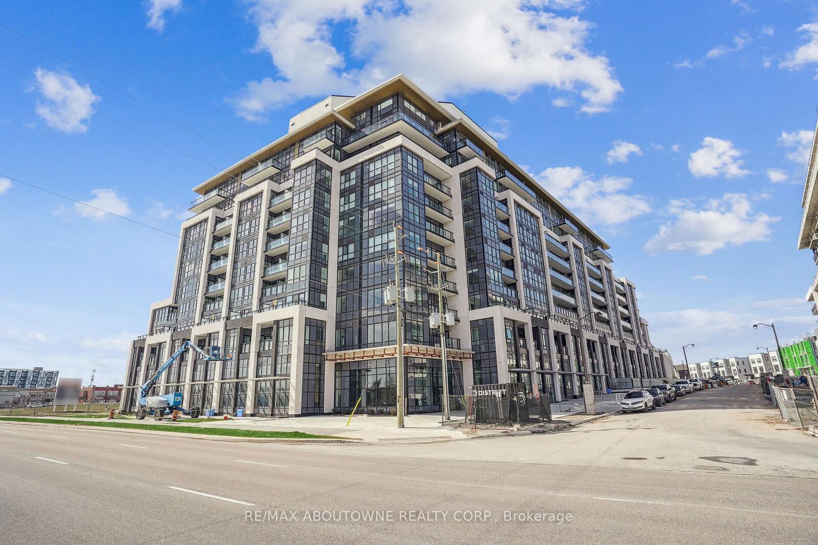 Property Photo:  405 Dundas Street W 707  ON L6M 4P9 