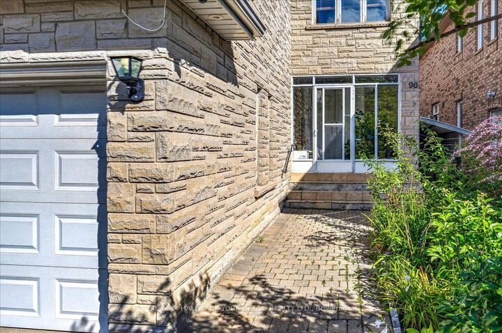 Property Photo: 96 Townsgate Drive ON L4J 8A4