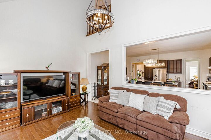 Property Photo: 10 Falkland Road ON L6P 4C3