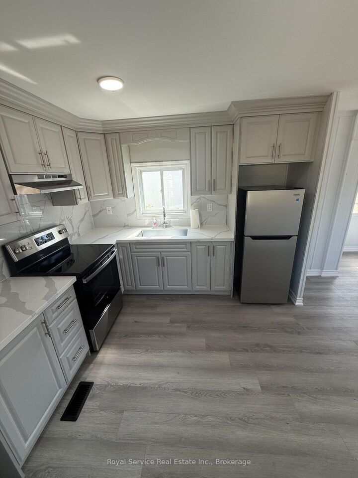 Property Photo:  1037 Arthur Street 22  ON L1B 1K6 