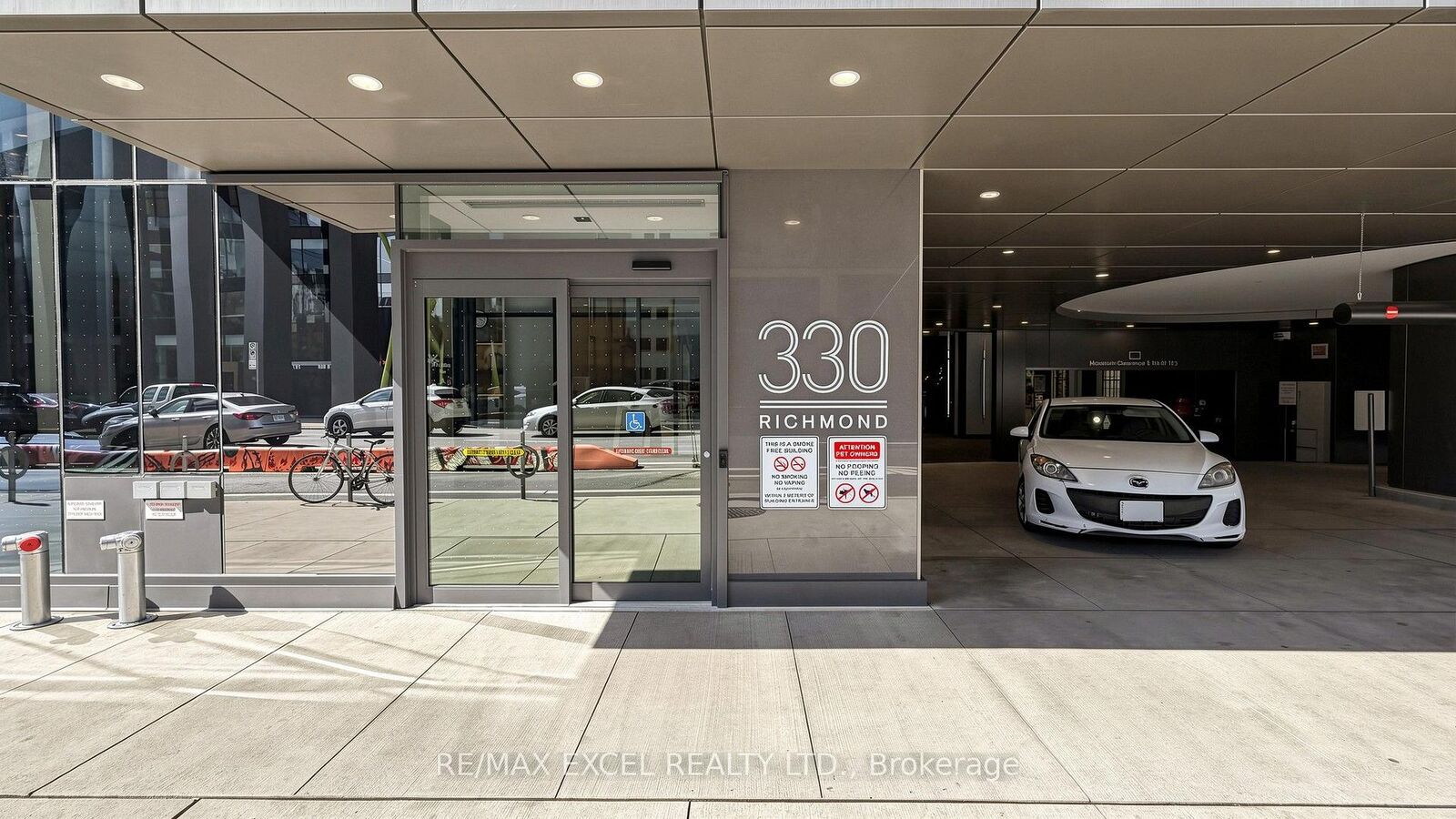 Property Photo: 330 Richmond Street W 1010 ON M5V 1X2