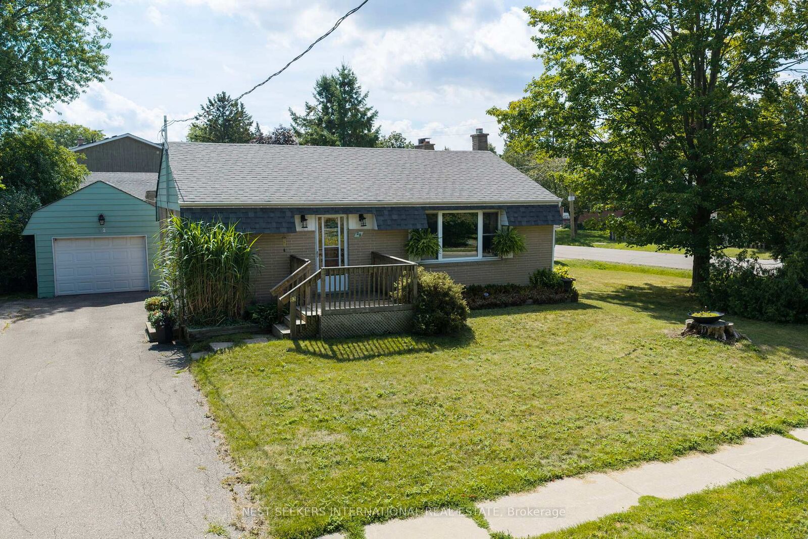 Property Photo: 92 Ellwood Drive ON L7E 4W7