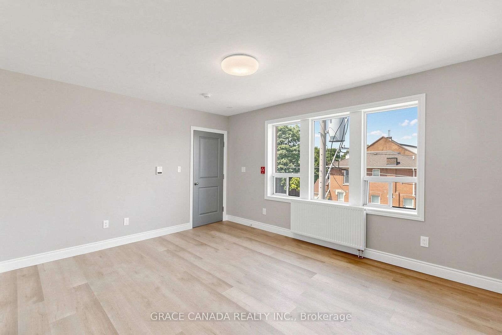 Property Photo:  71 Sanford Avenue S  ON L8M 2G7 