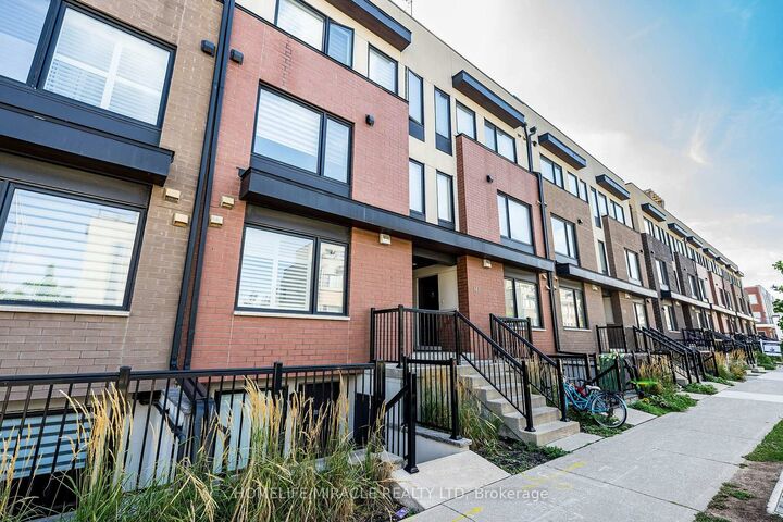 Property Photo: 161 William Duncan Road 8 ON M3K 0B9