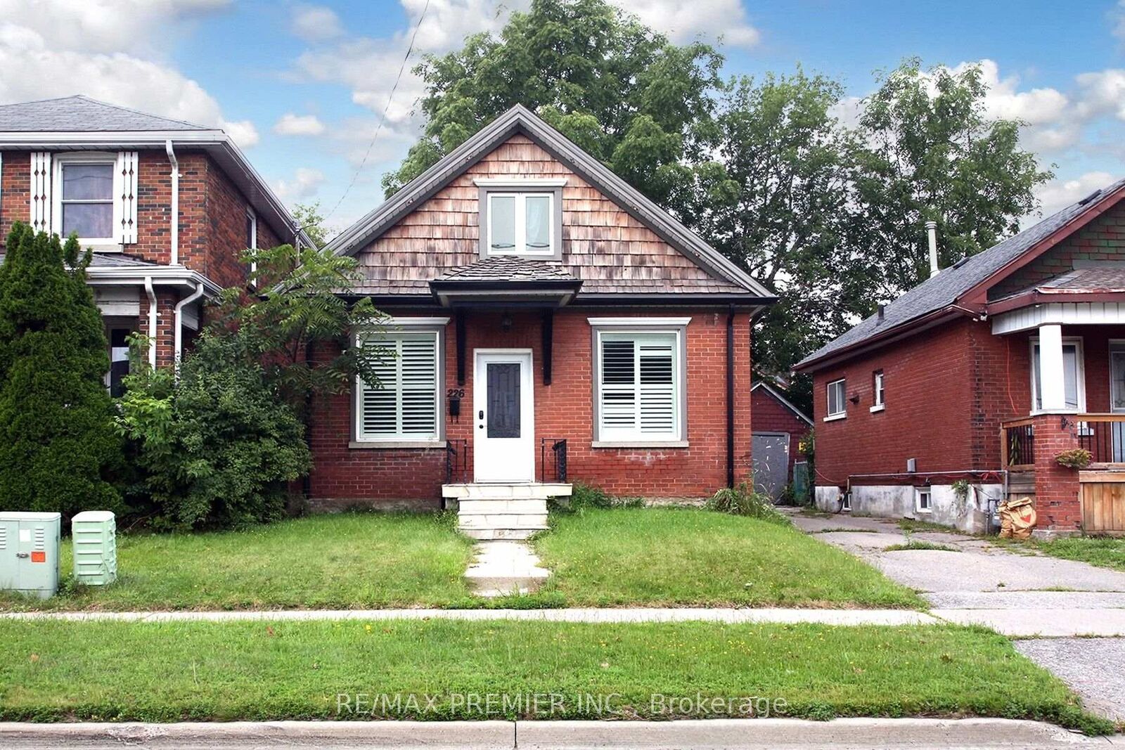 Property Photo:  226 Ritson Road S  ON L1H 5H7 