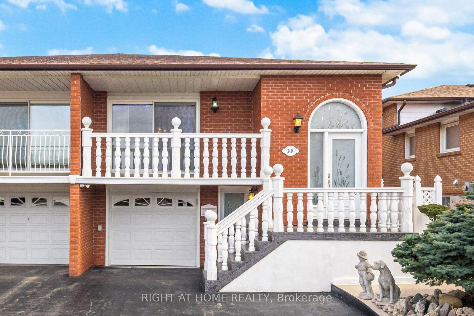 Property Photo: 3938 Midhurst Lane ON L4Z 1C7