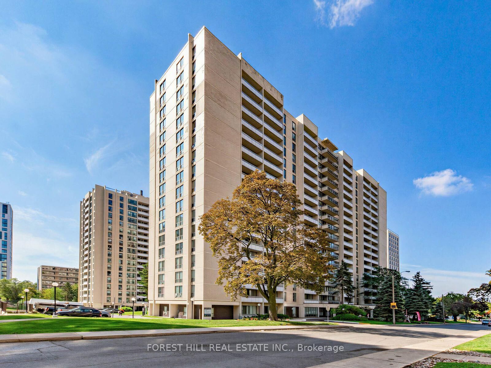 Property Photo:  377 Ridelle Avenue 1619  ON M6B 1K2 