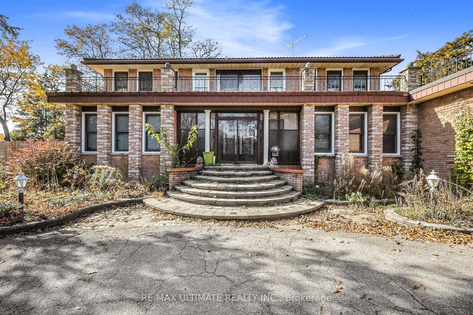 Property Photo: 1010 Ritson Road N ON L1G 6Z5