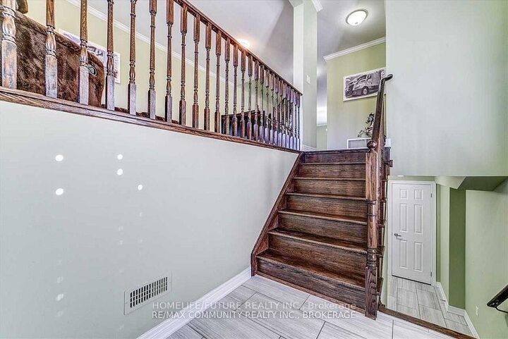 Property Photo:  84 Wimbledon Court  ON L1P 0A6 