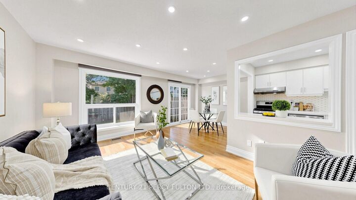 Property Photo: 70 Knightsbridge Way 33 ON L3P 3W5