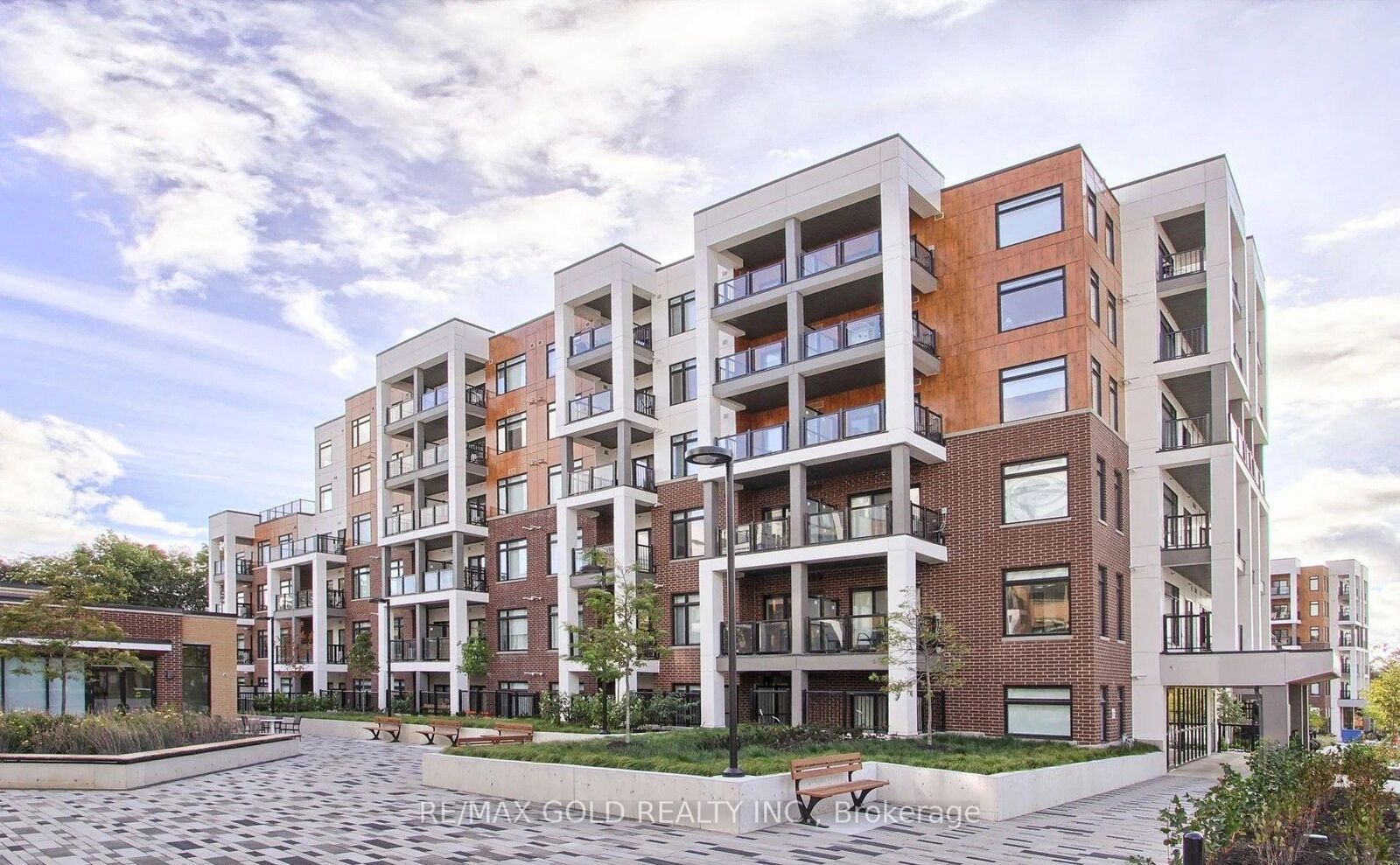 Property Photo:  135 Canon  Jackson Drive 401  ON M6M 0C3 