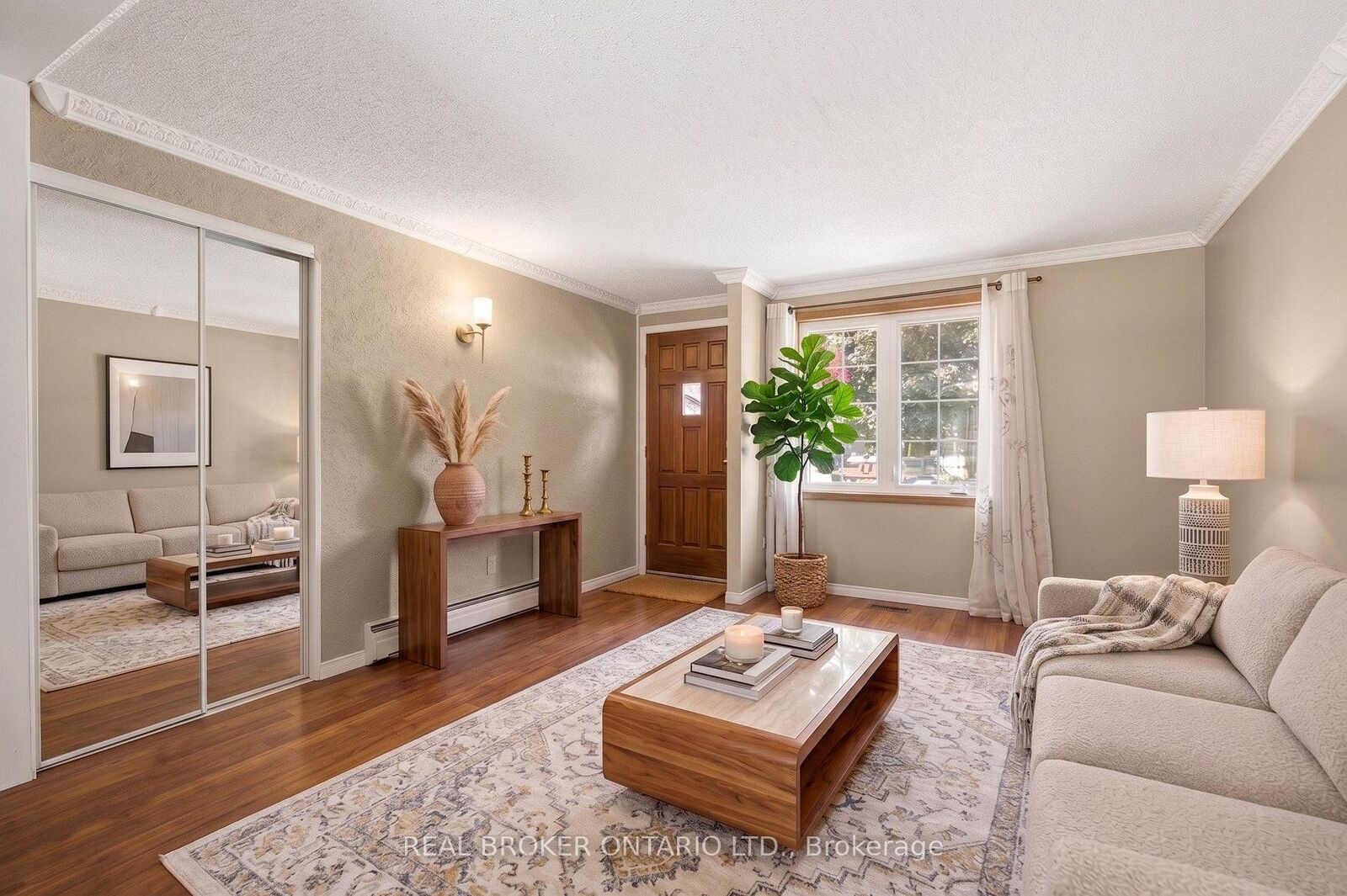 Property Photo:  162 Tiffany Street  ON N3H 4G6 